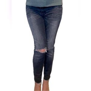 Isabel Maternity by Ingrid & Isabel Distressed Black Skinny Jeans (Entubado)